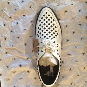 Dr Marten Willis Stud Creeper White-BNIB